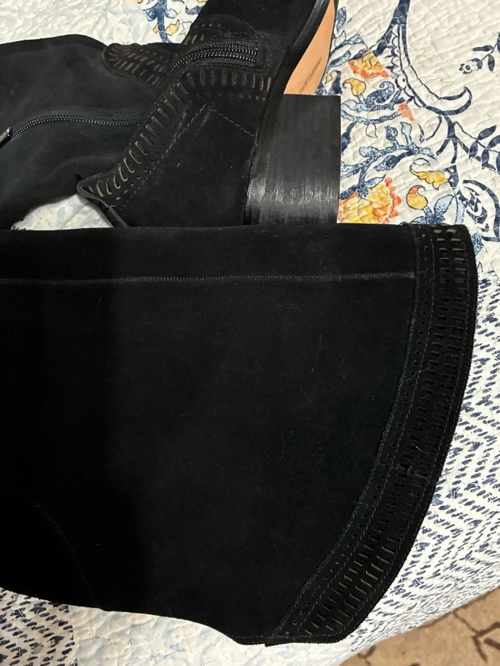 Vince Camuto Karinda boot in black suede leather-7.5 M **mint!!